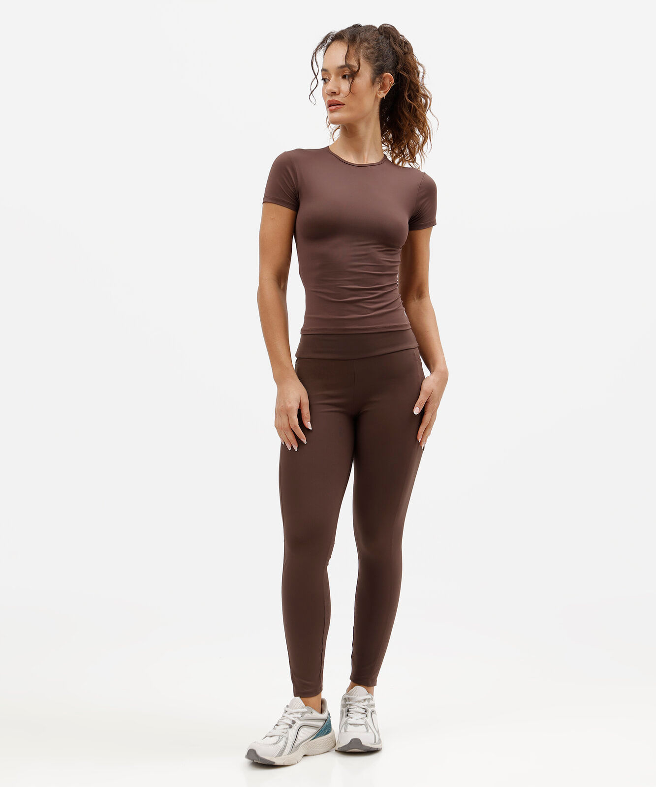 camiseta esportiva feminina de poliamida manga curta marrom