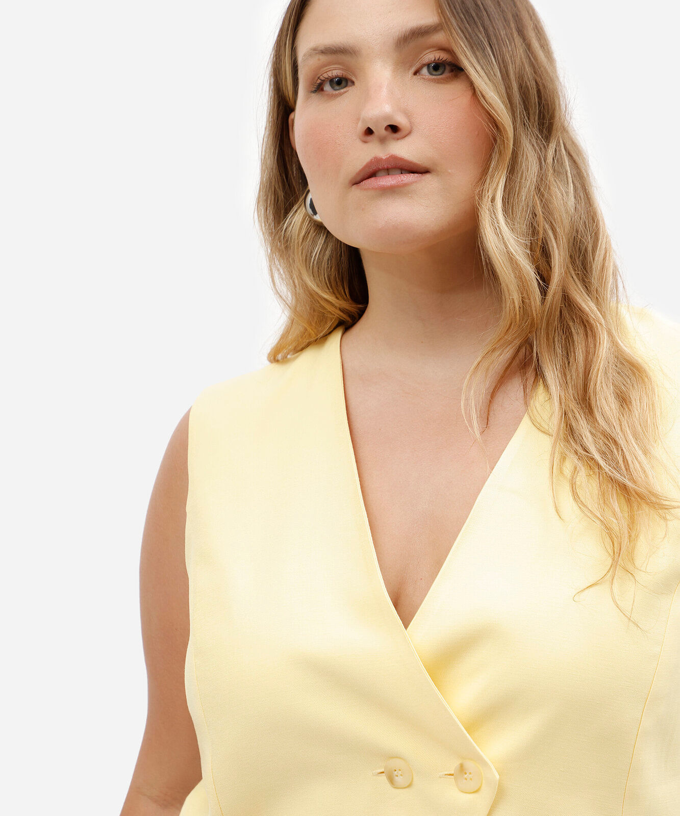 colete feminino de alfaiataria com viscose plus size amarelo