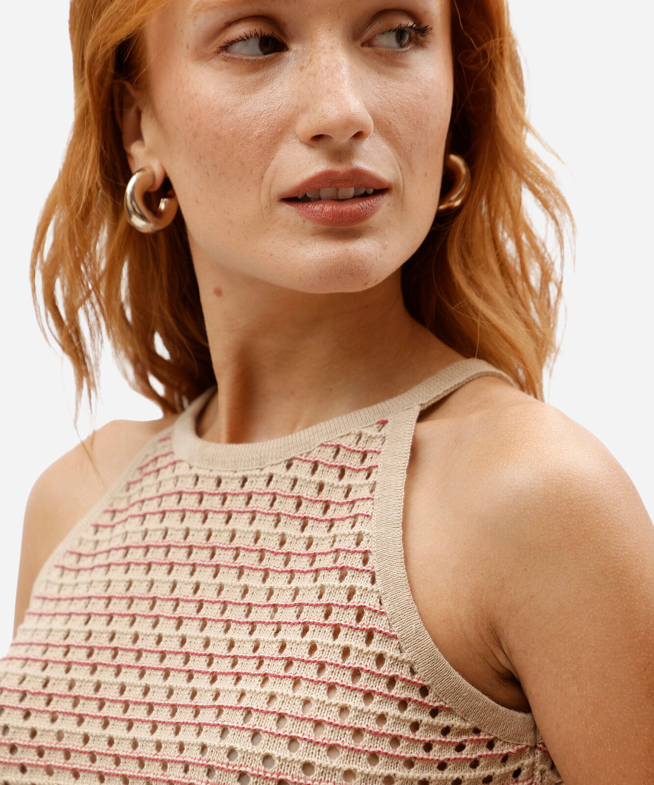 regata cropped feminina de tricot halterneck listrada bege
