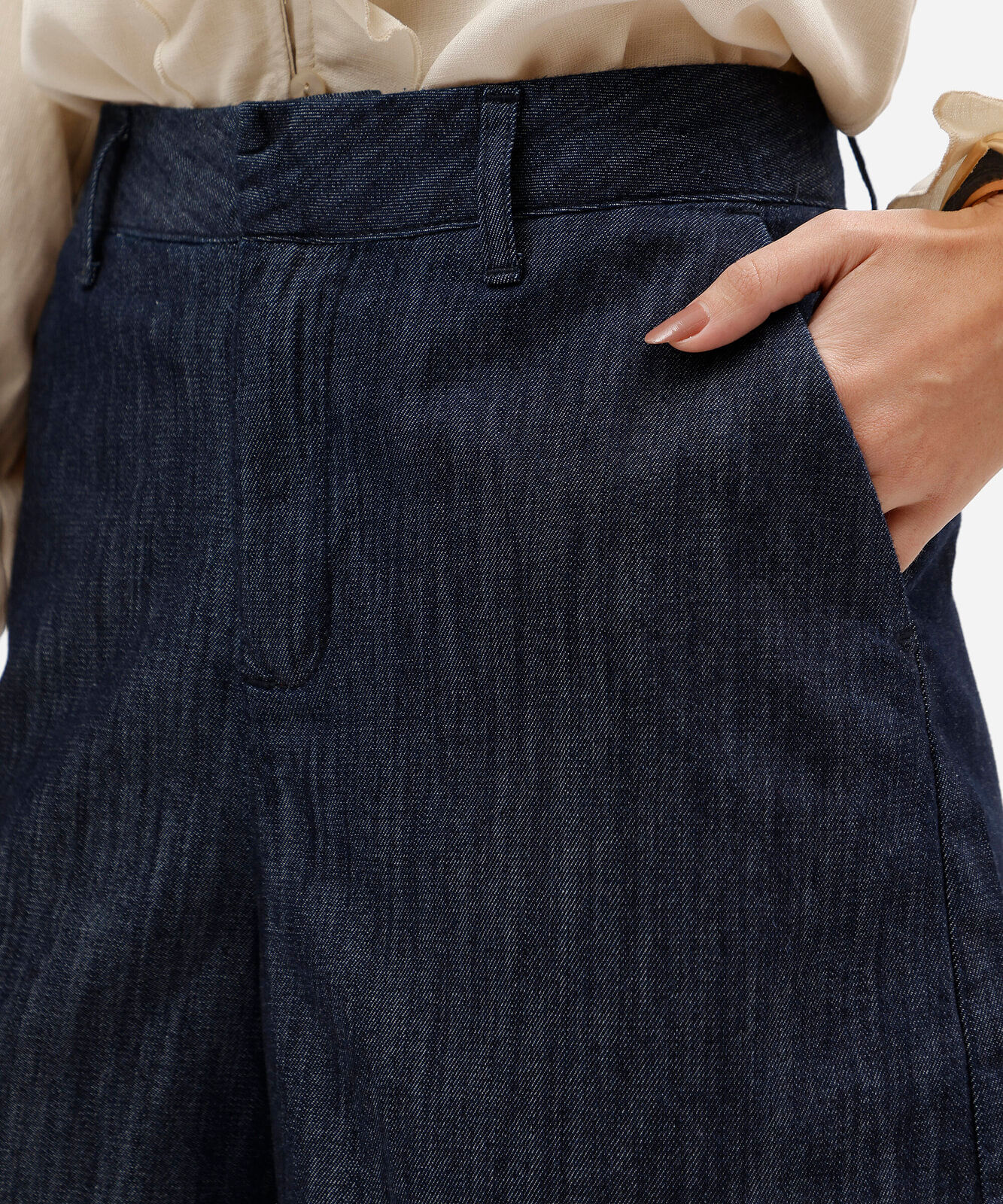 short curto feminino jeans de alfaiataria azul