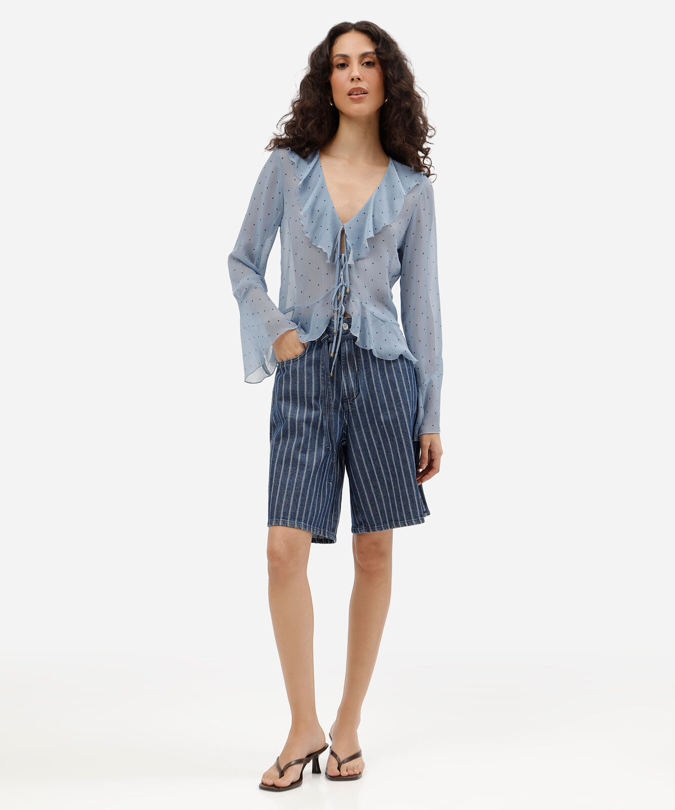 bermuda feminina jeans com cordão cintura média listrada azul