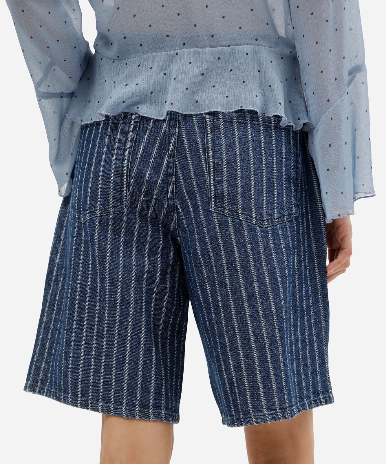 bermuda feminina jeans com cordão cintura média listrada azul