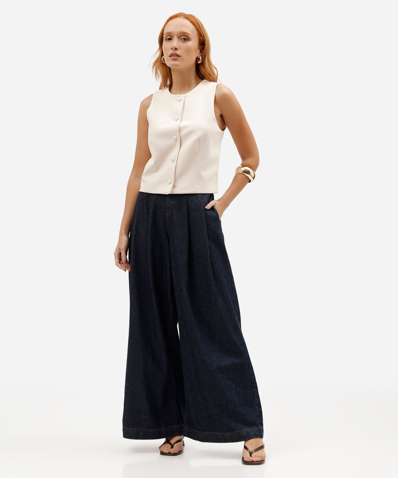 colete feminino de alfaiataria com decote redondo off white