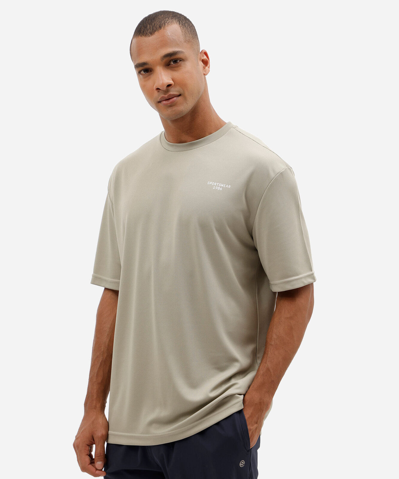 camiseta oversized masculina esportiva estampada verde