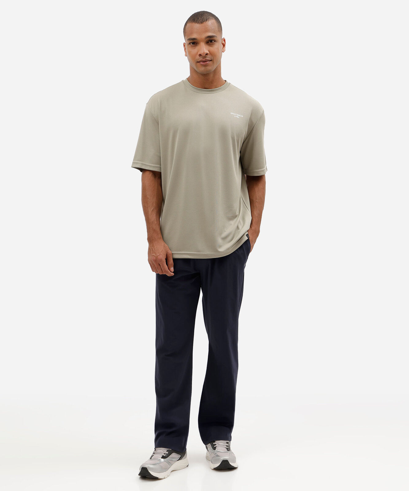 camiseta oversized masculina esportiva estampada verde