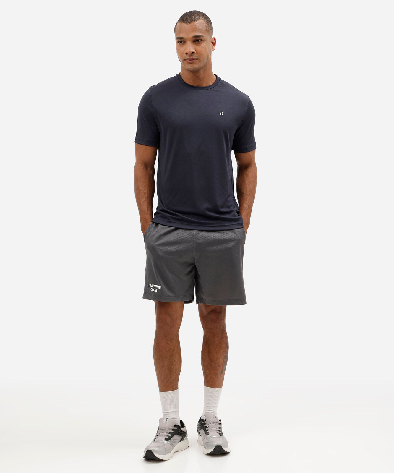 bermuda esportiva masculina com bolsos cinza