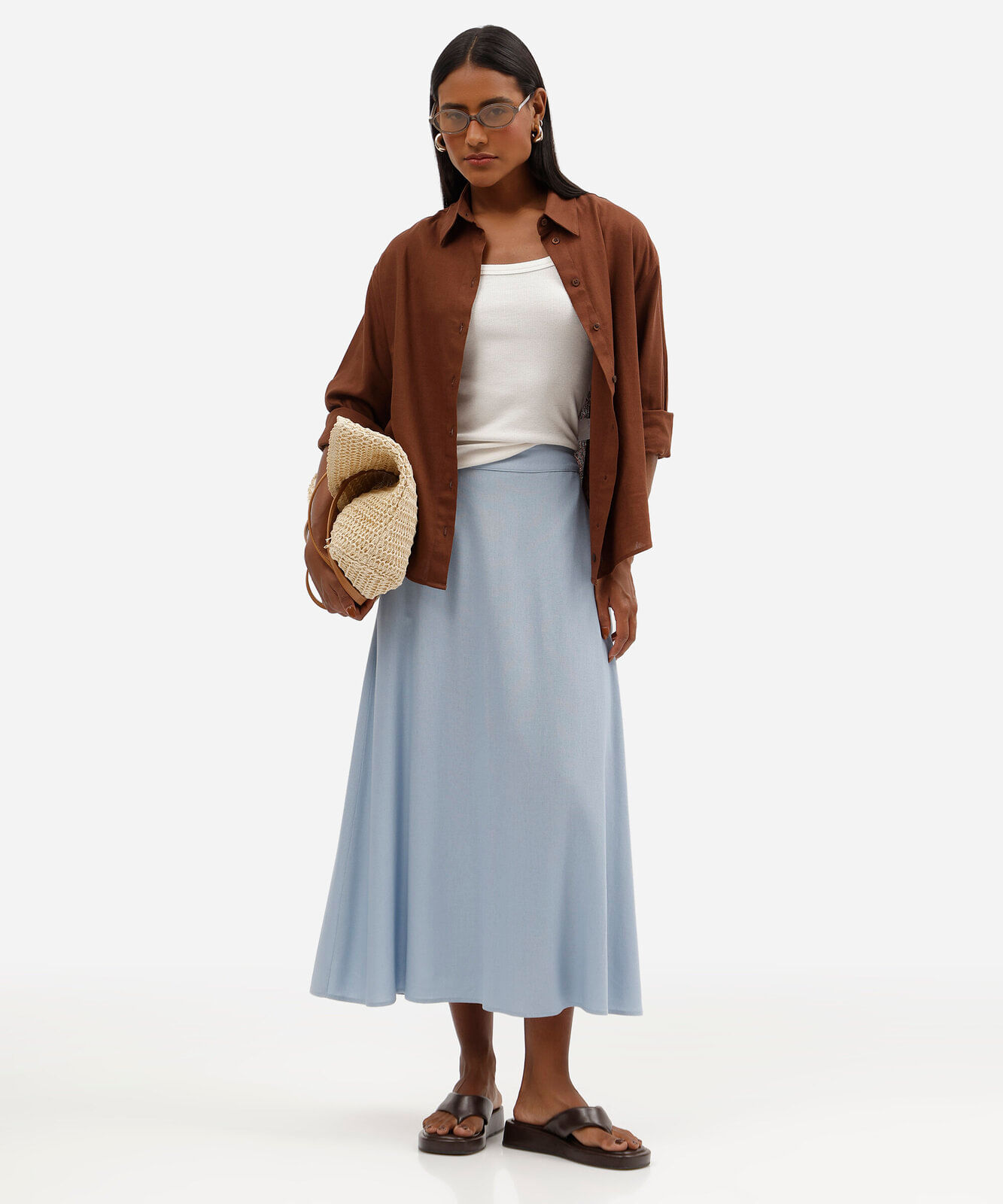 saia midi feminina com linho e bolsos nas laterais azul