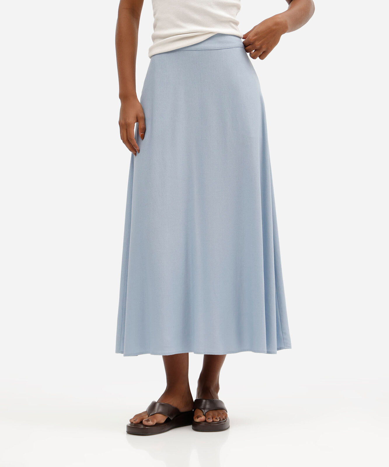 saia midi feminina com linho e bolsos nas laterais azul