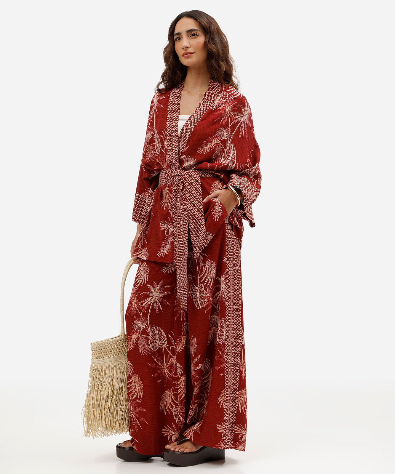 calça pantalona feminina em viscose com estampa tropical vermelha