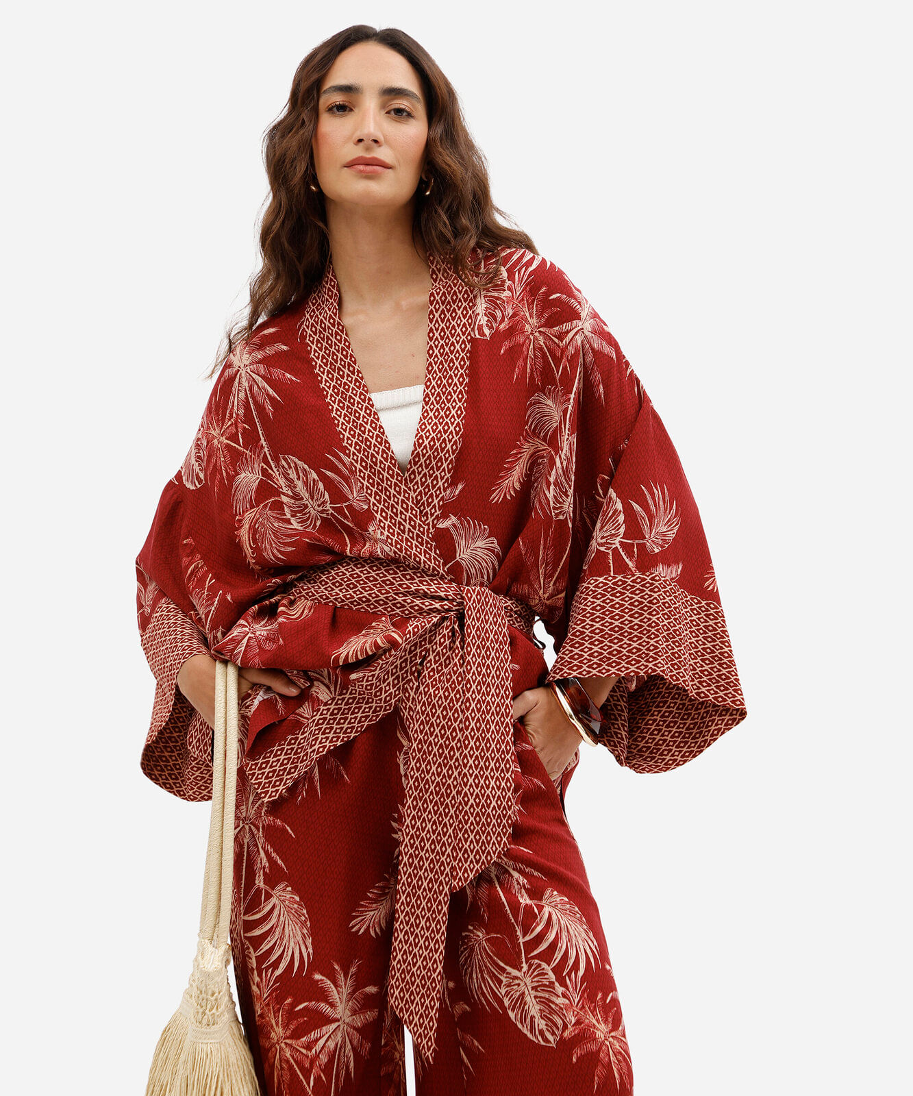 kimono feminino em viscose com amarração e estampa de folhagem vermelho