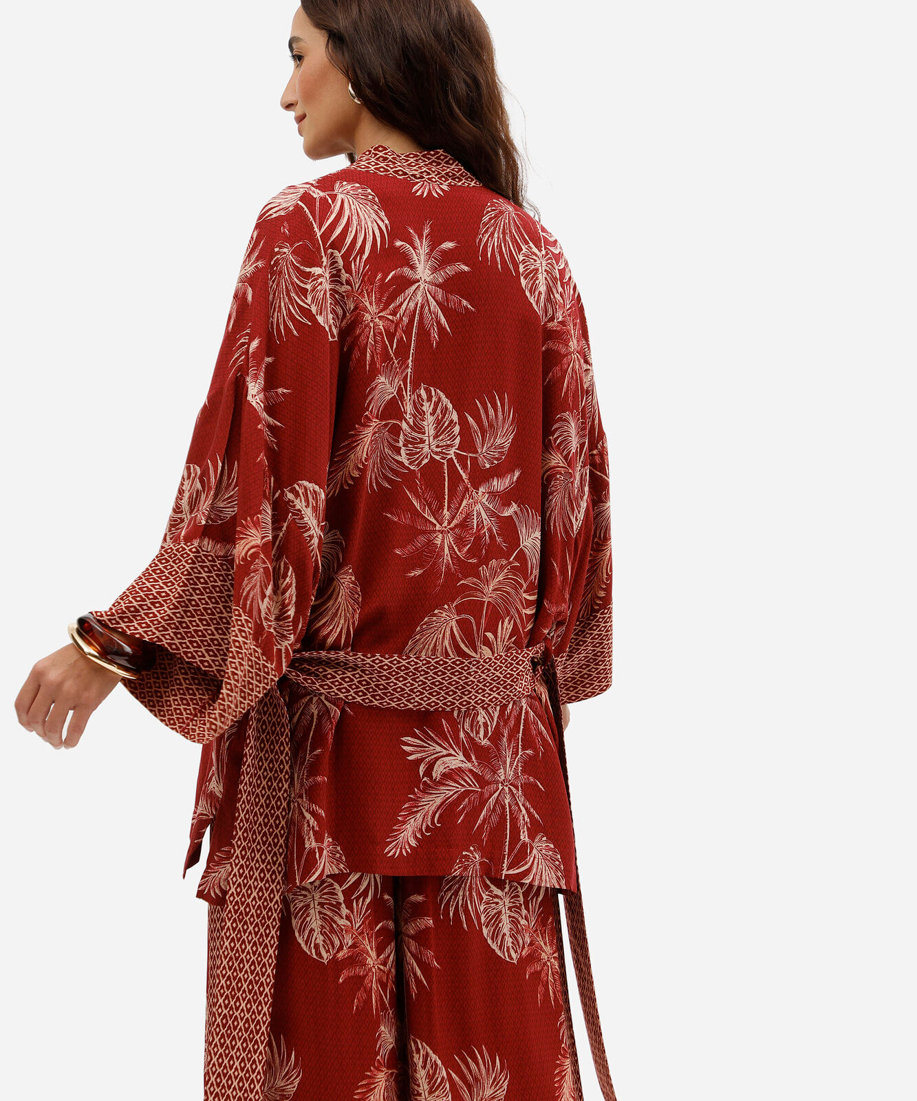 kimono feminino em viscose com amarração e estampa de folhagem vermelho