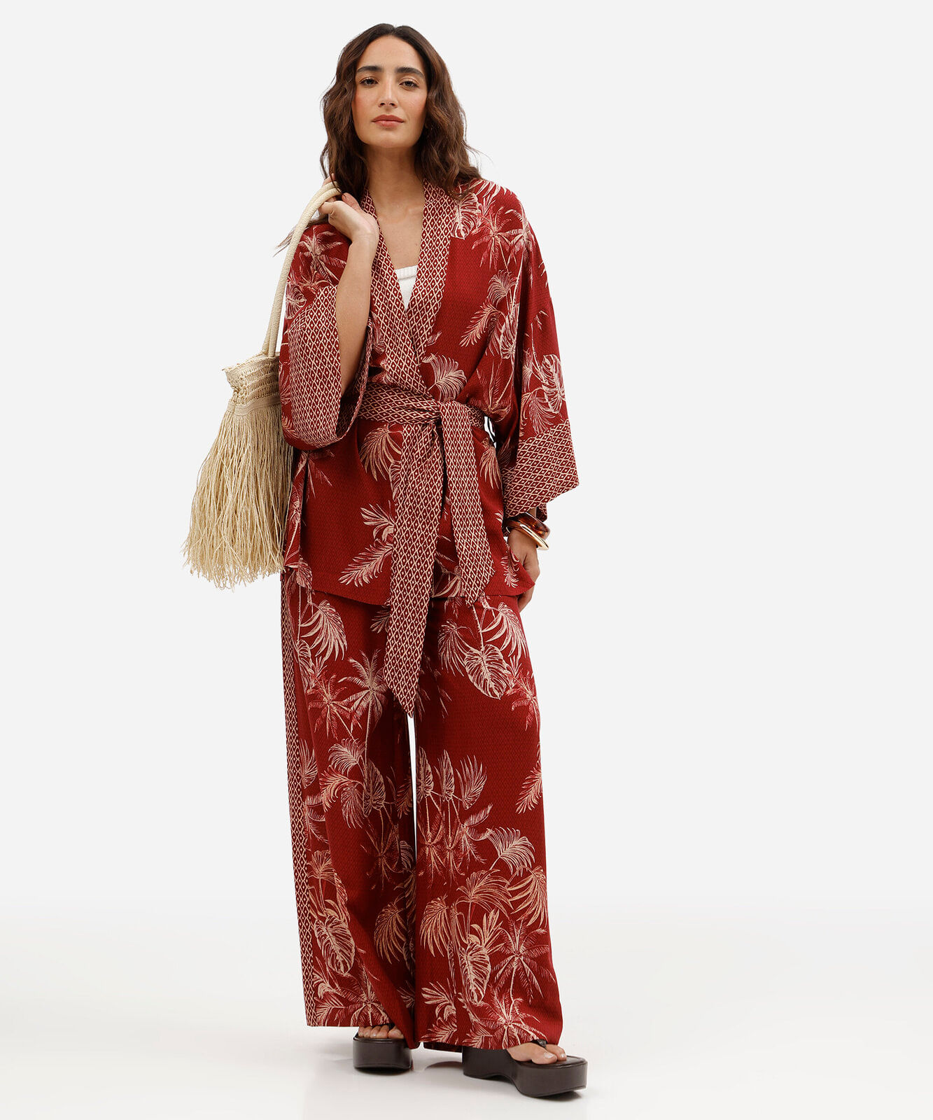kimono feminino em viscose com amarração e estampa de folhagem vermelho