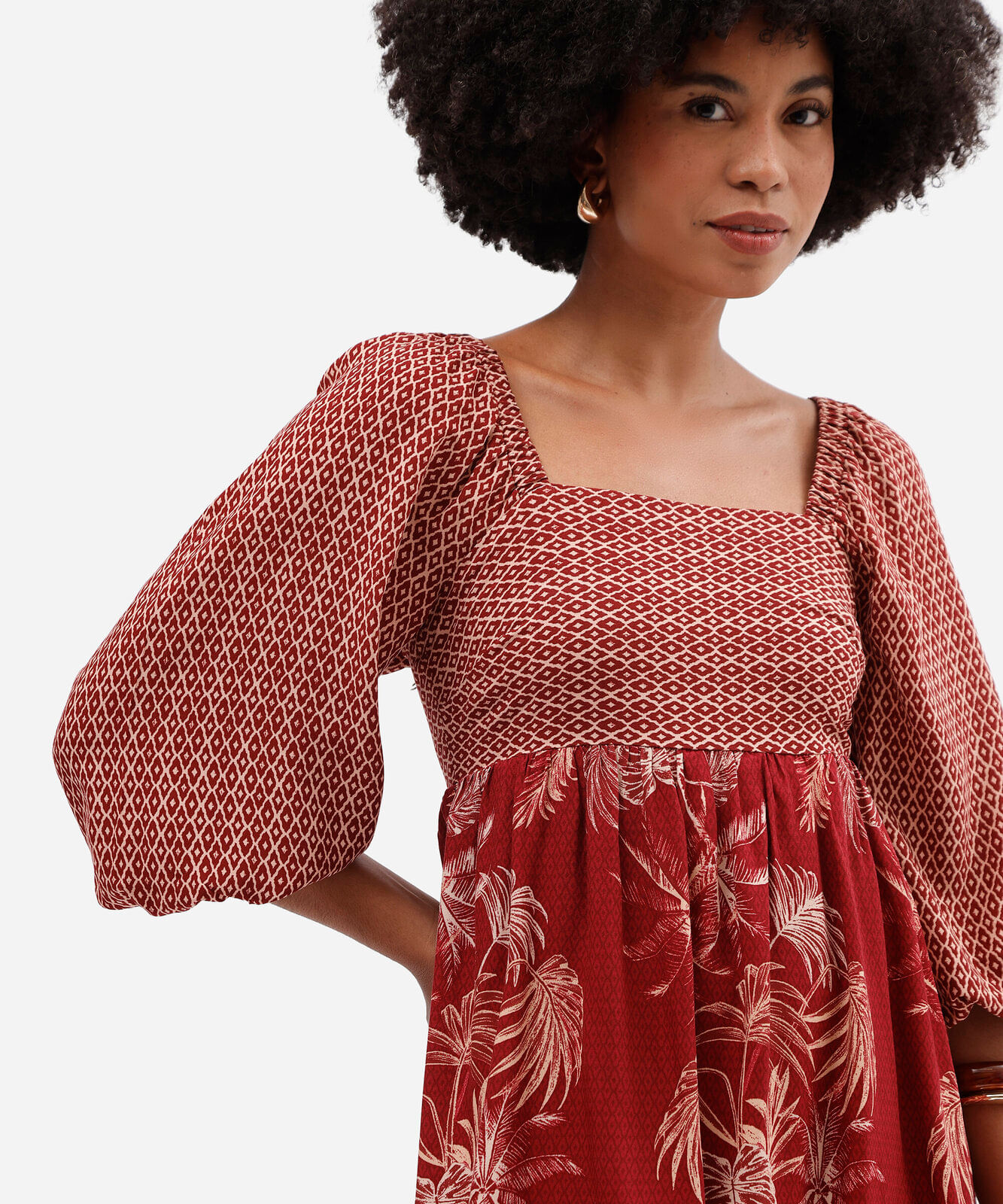 vestido curto feminino com manga bufante e estampa mista de viscose vermelho
