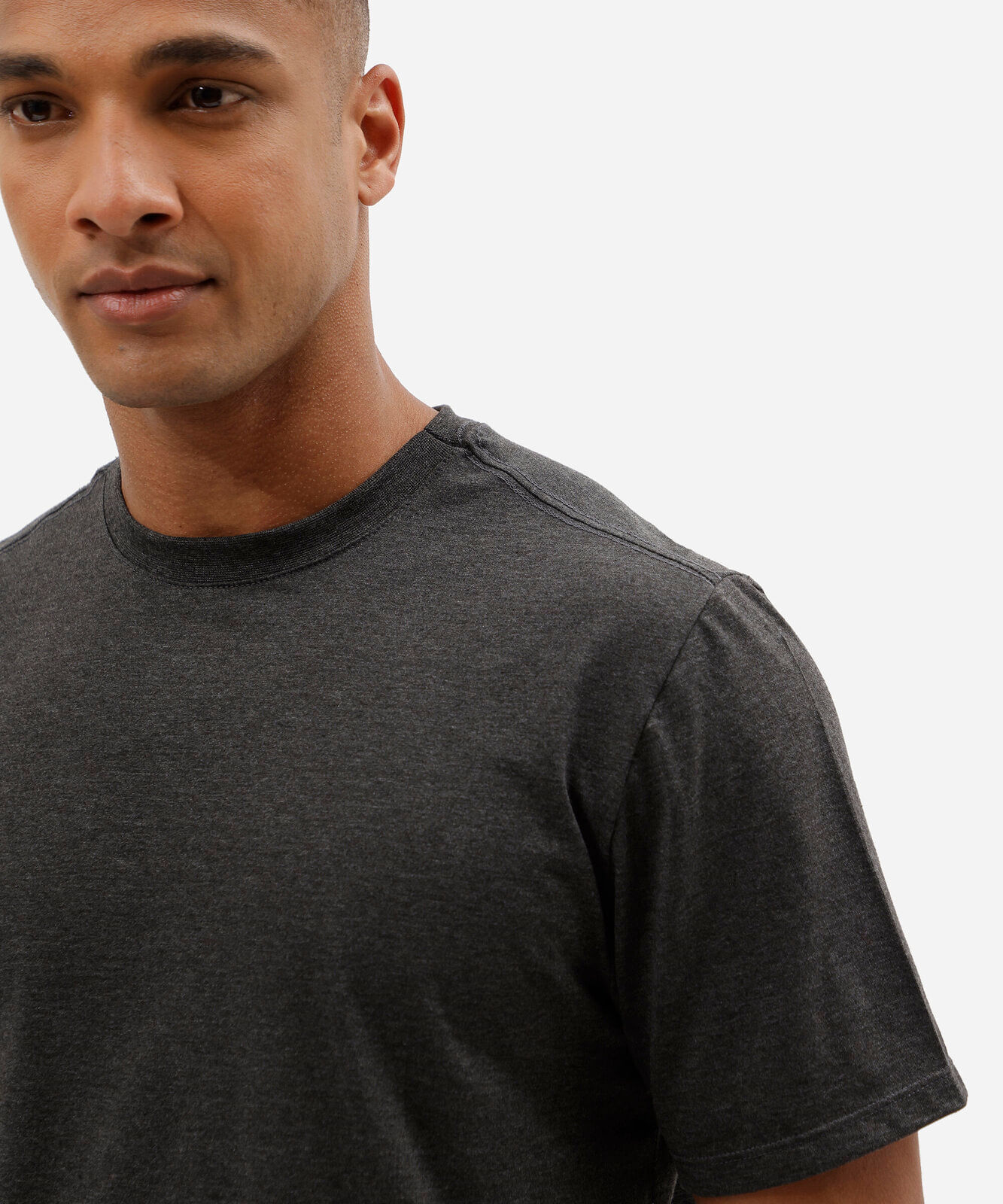 camiseta masculina com algodão manga curta básica cinza