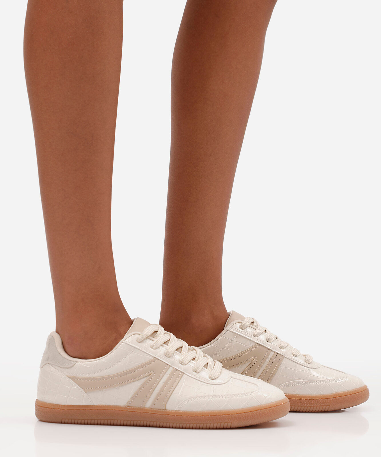 tênis bossa casual com recortes branco