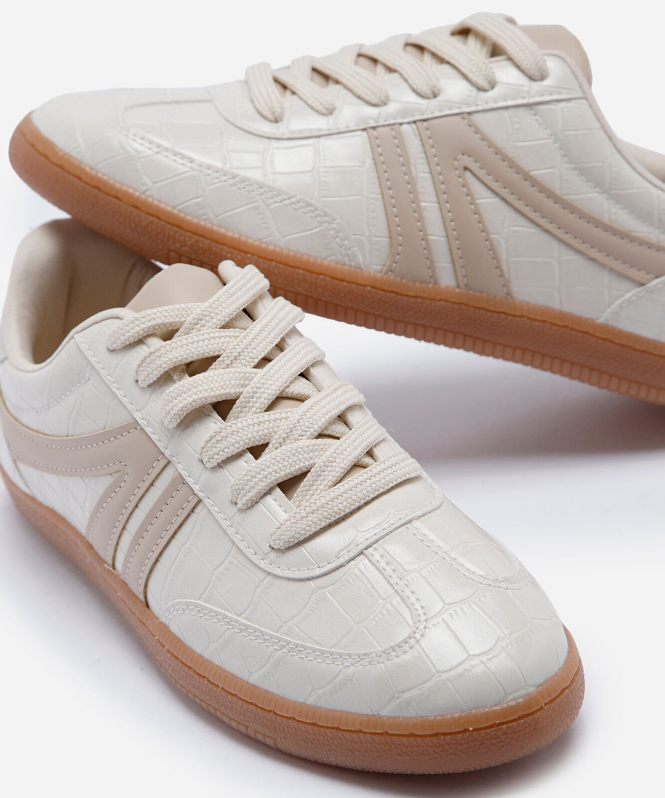 tênis bossa casual com recortes branco