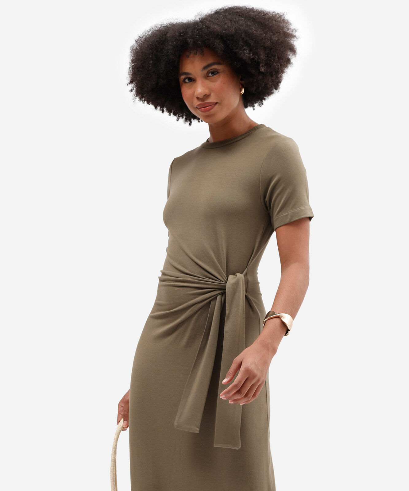 vestido midi em moletinho com manga curta e amarração verde