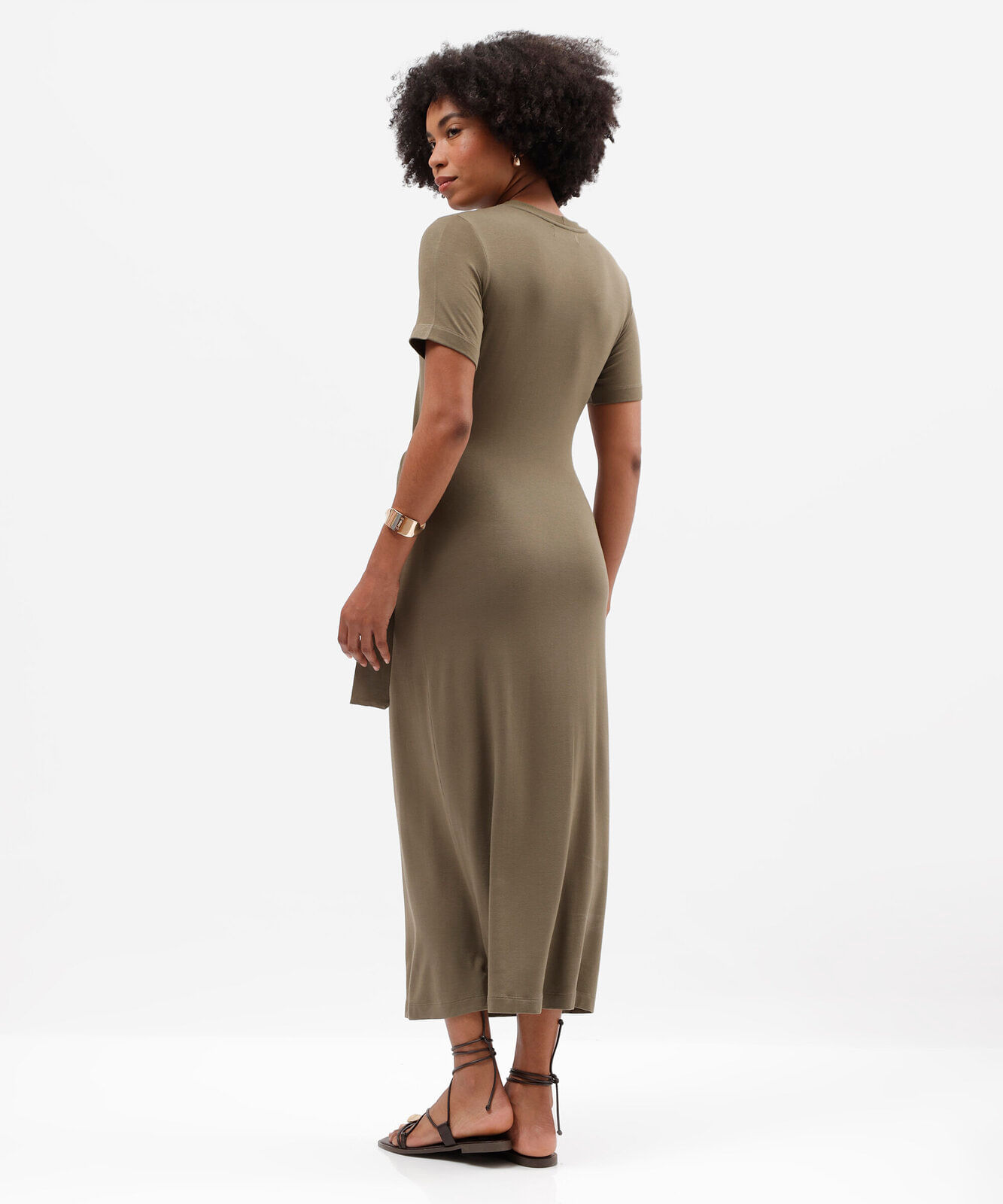 vestido midi em moletinho com manga curta e amarração verde