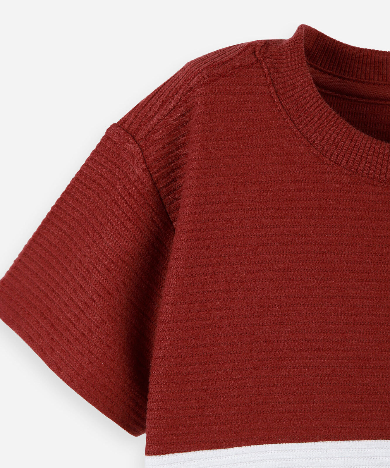 camiseta infantil manga curta com recorte bicolor em algodão vinho