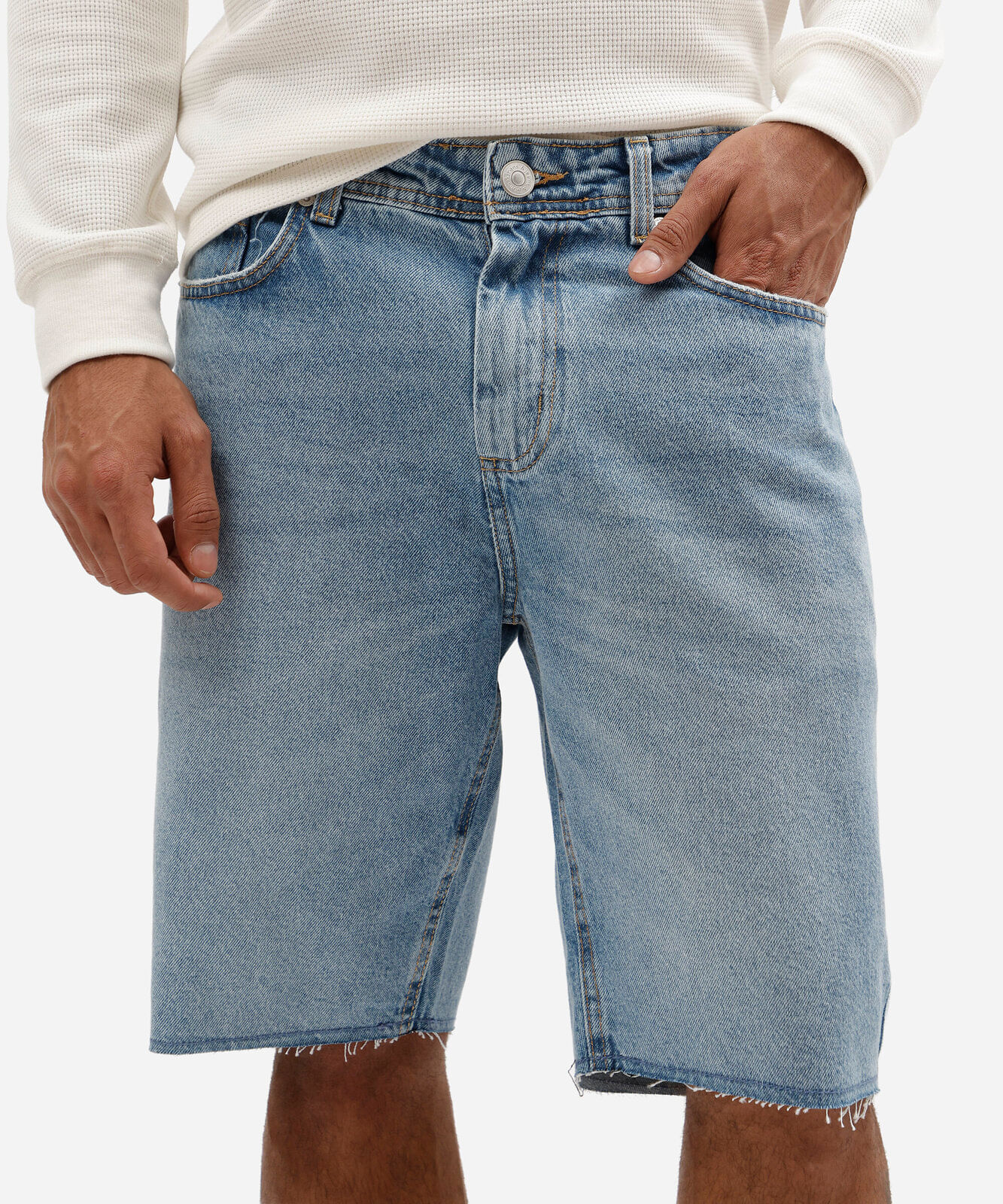 bermuda jeans masculina slim destroyed com barra desfiada jeans azul