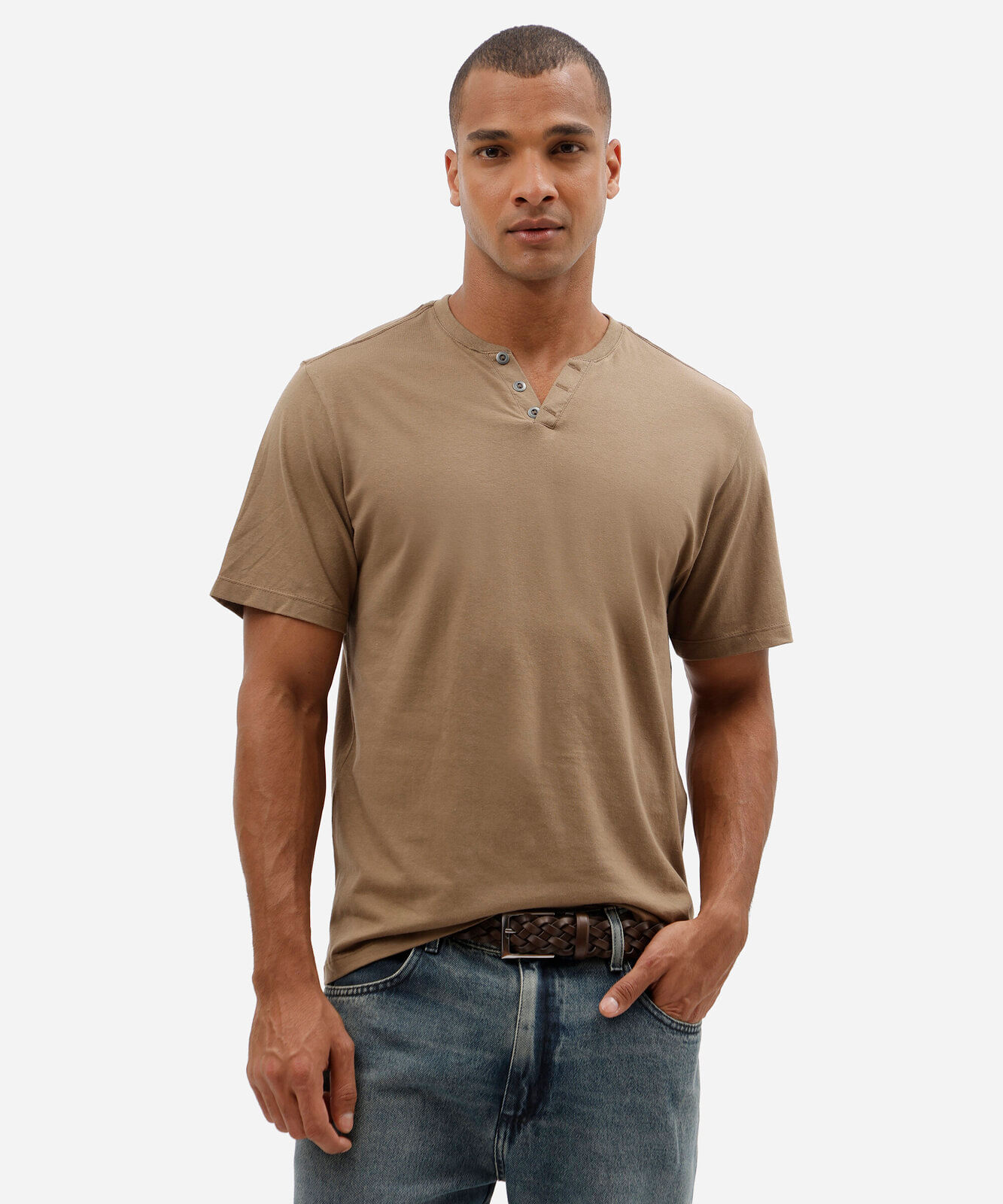 camiseta masculina comfort em algodão com gola portuguesa bege