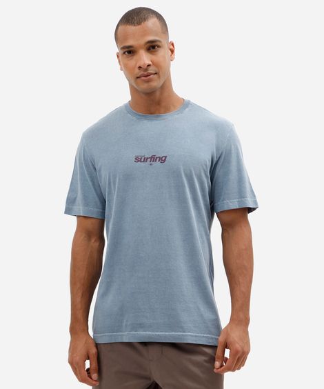 camiseta masculina comfort em algodão estonado com estampa surfing nas costas azul