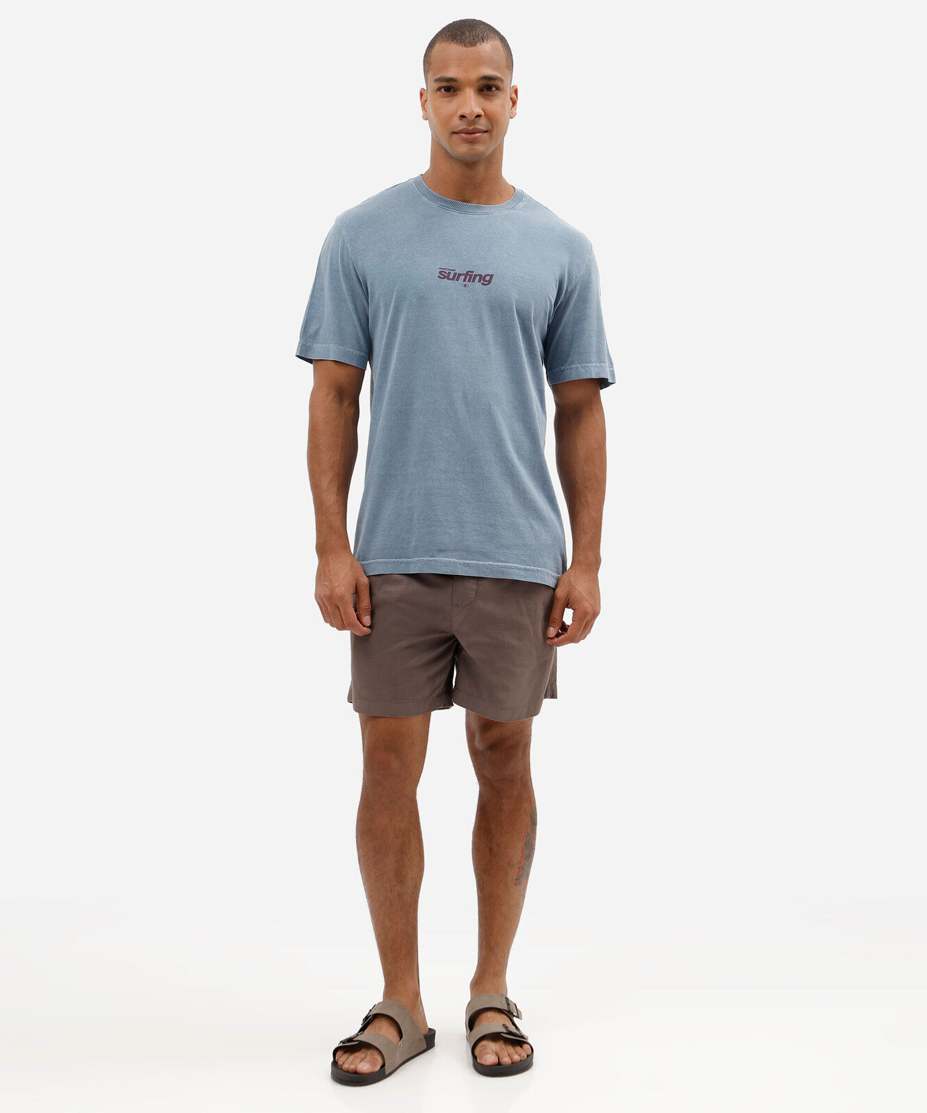 camiseta masculina comfort em algodão estonado com estampa surfing nas costas azul