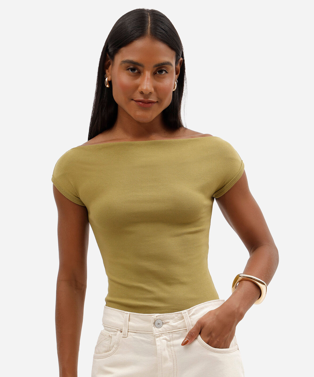 top feminino ajustado de manga curta com decote canoa em malha ribana verde