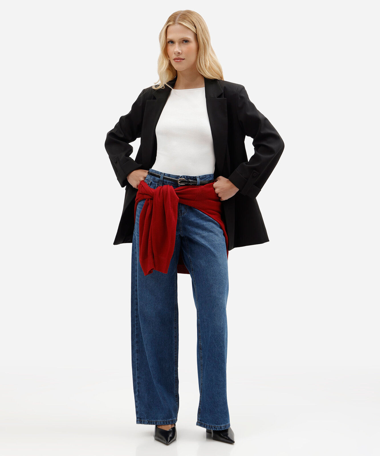 calça jeans wide leg cintura baixa com lavagem estonada azul