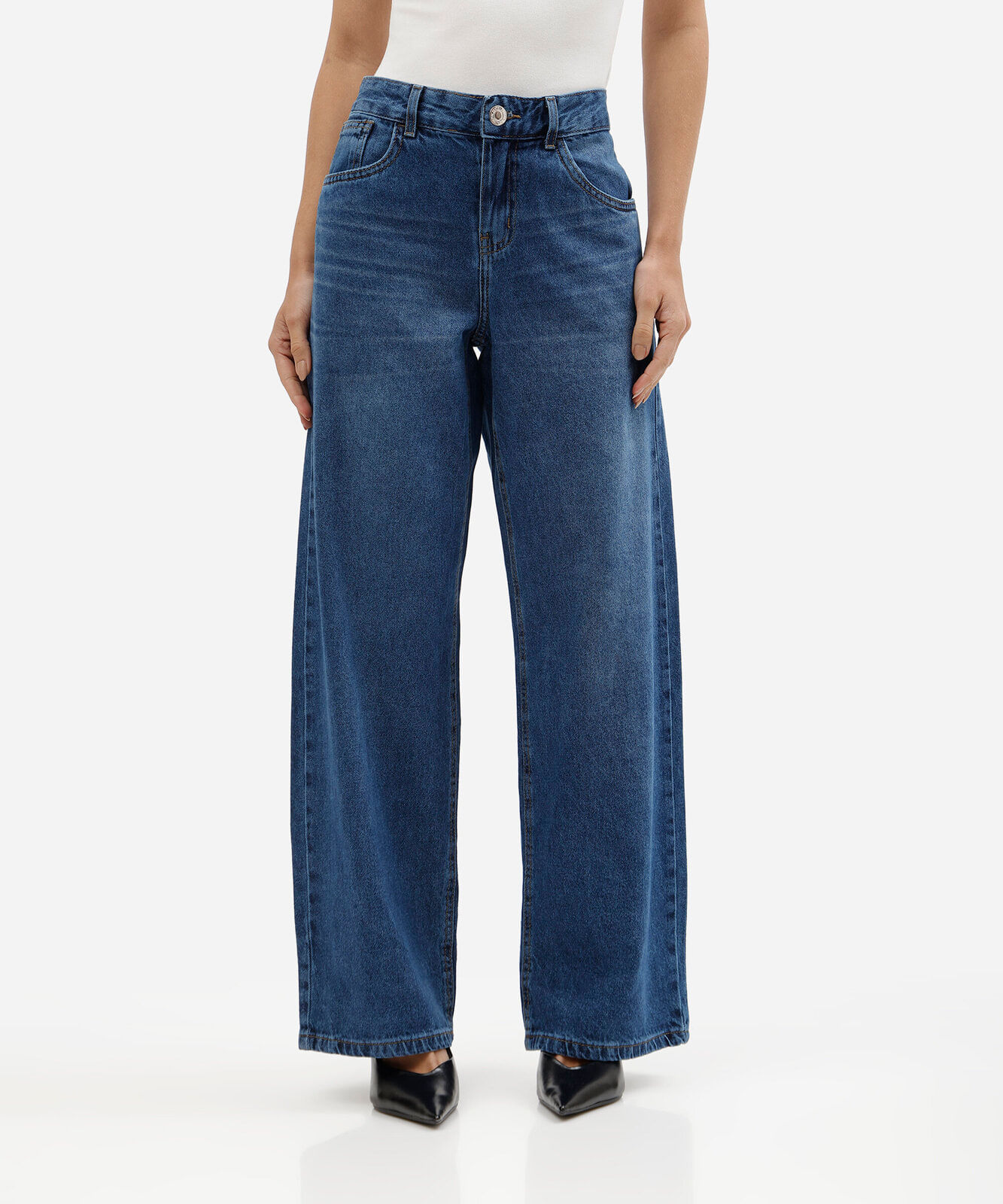 calça jeans wide leg cintura baixa com lavagem estonada azul