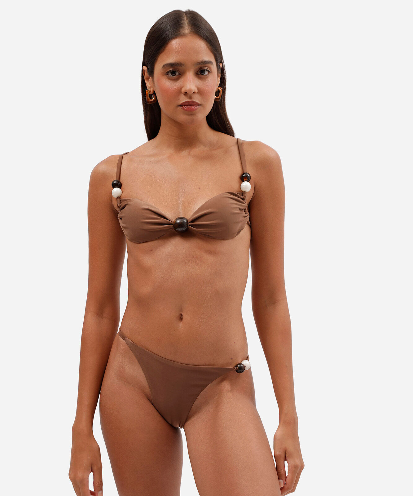 biquíni top faixa acetinado com detalhe frontal e proteção uv marrom