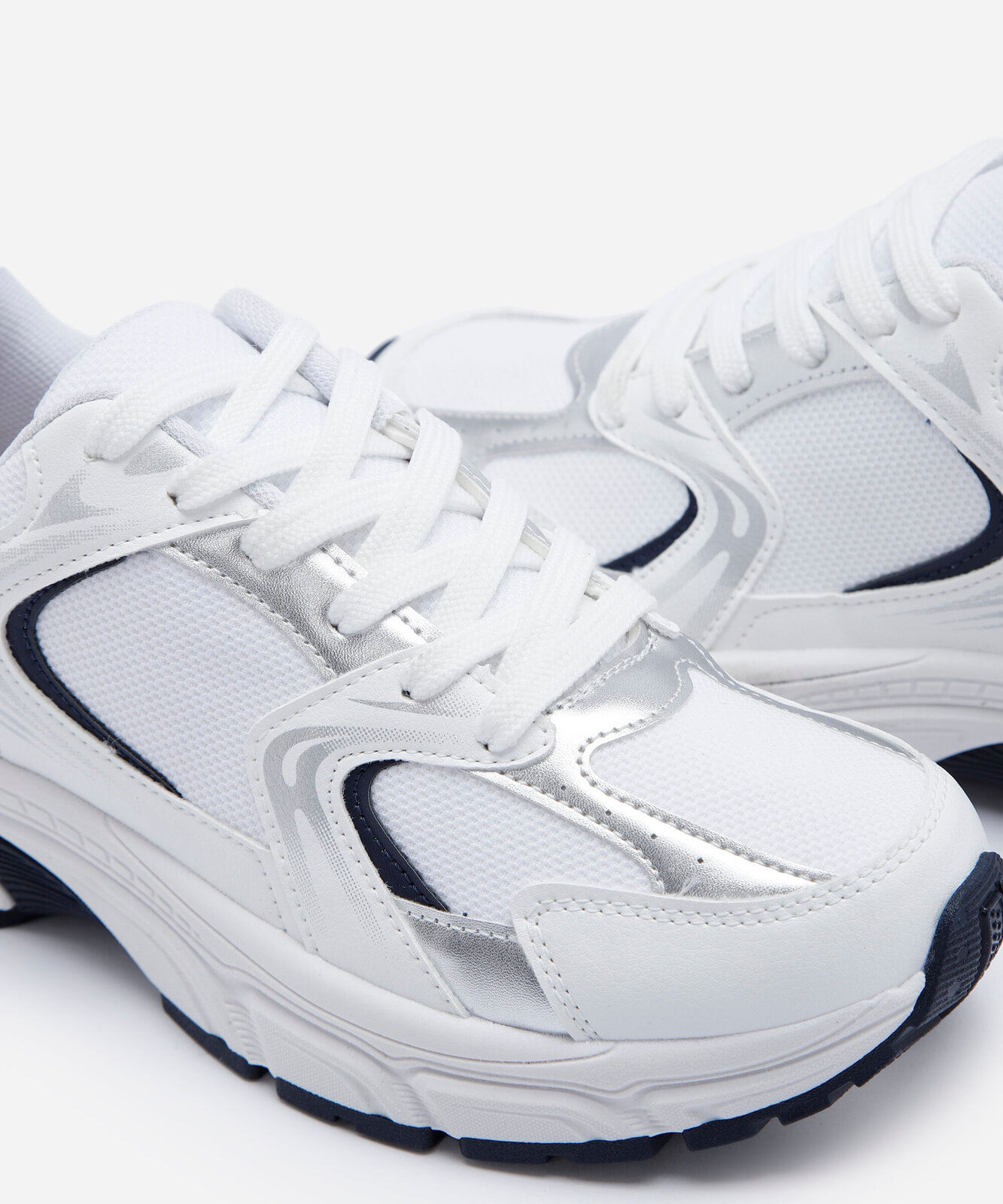 tênis chunky feminino com recortes branco