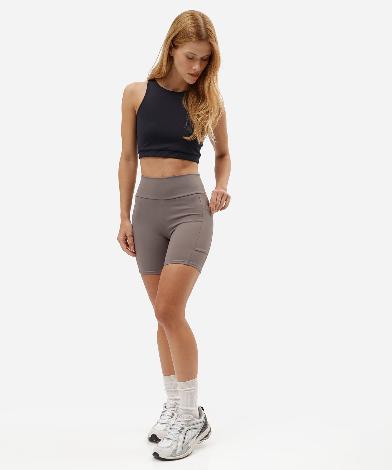 bermuda feminina com bolso esportiva cinza