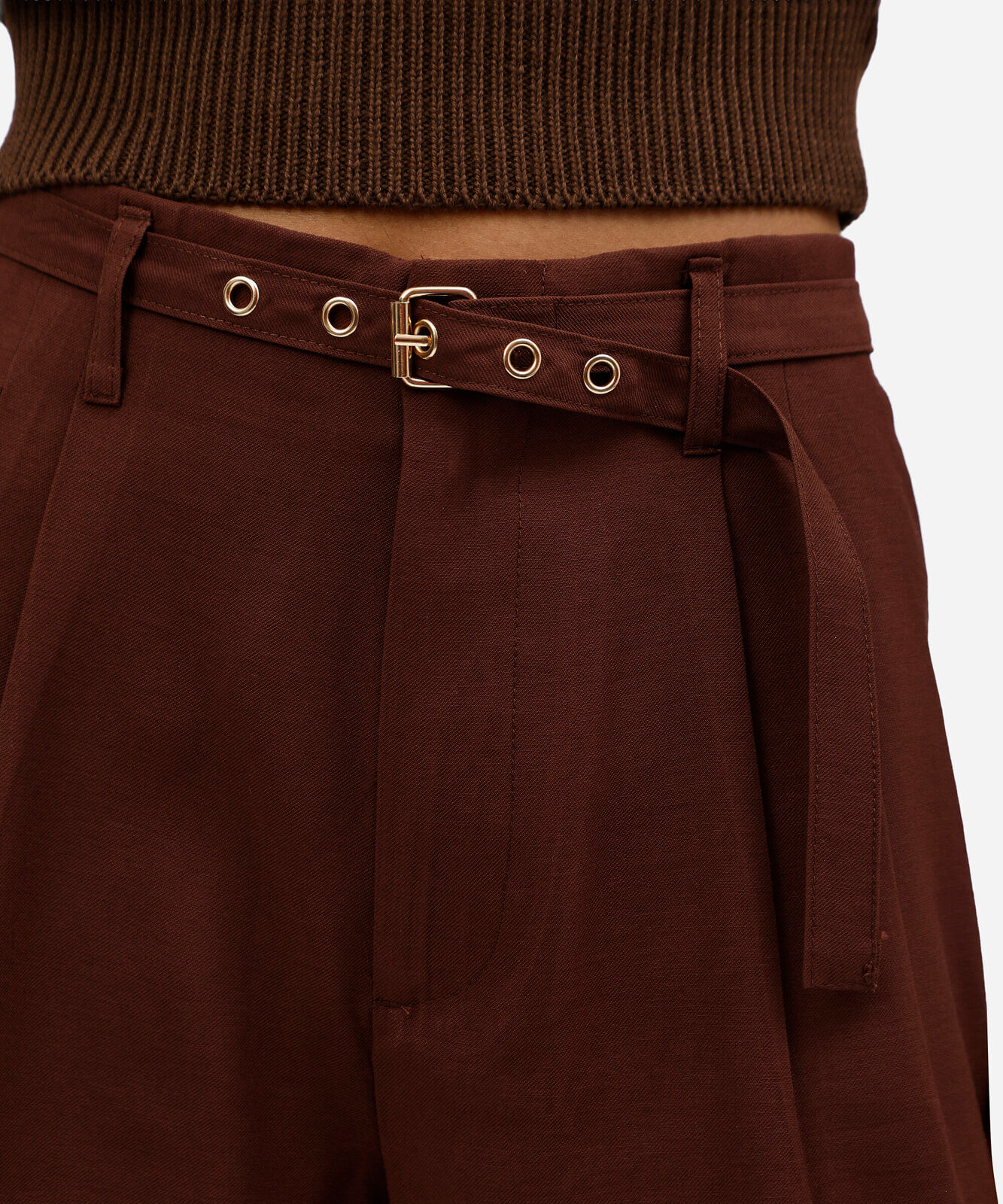 short de alfaiataria feminino com viscose e cinto marrom