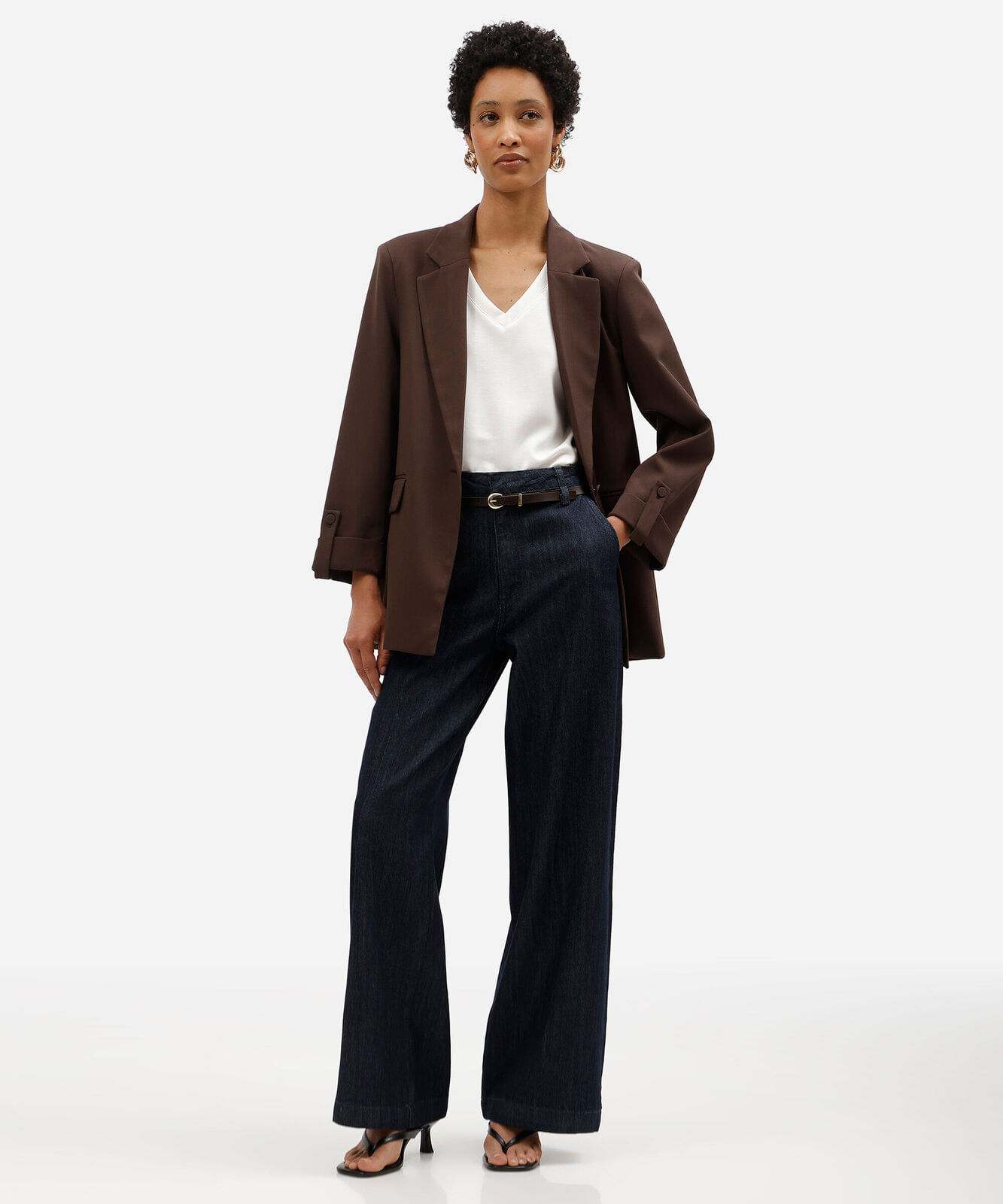blazer de alfaiataria feminino com martingale marrom