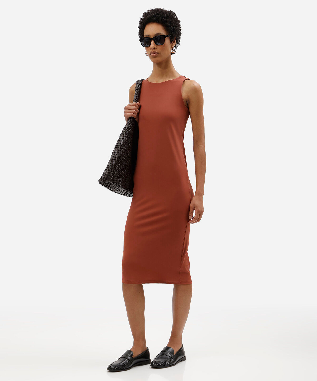 vestido midi feminino básico de poliamida com bojo removível marrom