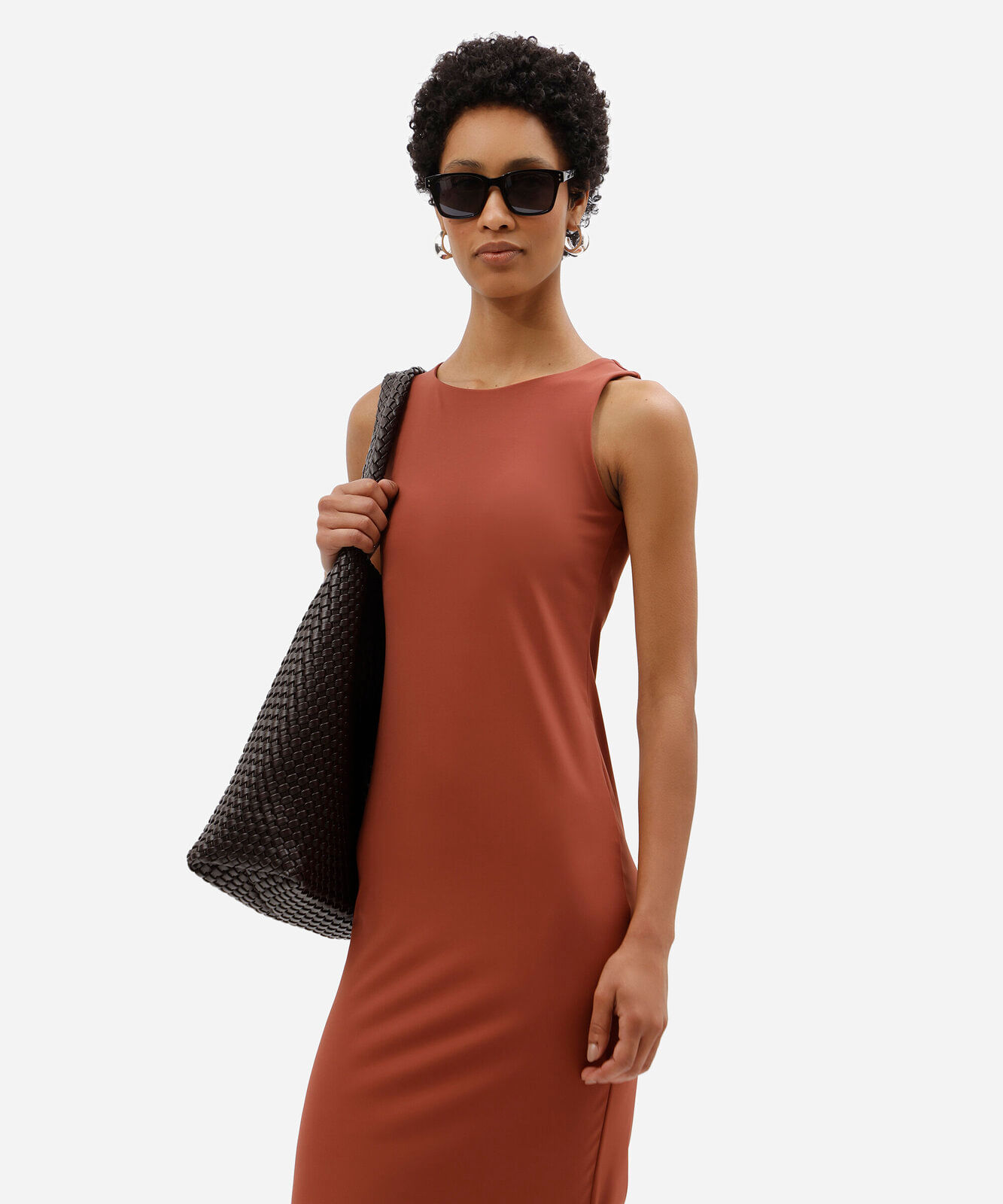 vestido midi feminino básico de poliamida com bojo removível marrom