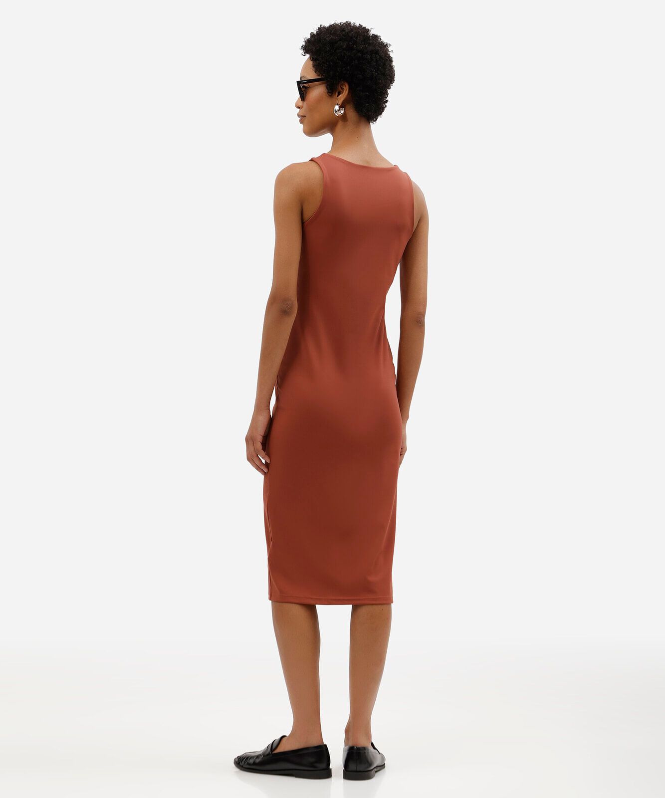 vestido midi feminino básico de poliamida com bojo removível marrom