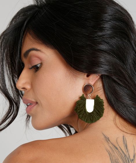 Brinco Feminino Água de Coco Madeira com Tassel Verde Escuro