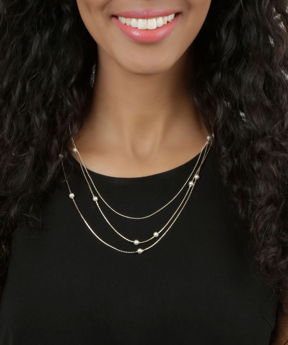 Colar com Pedraria Dourado