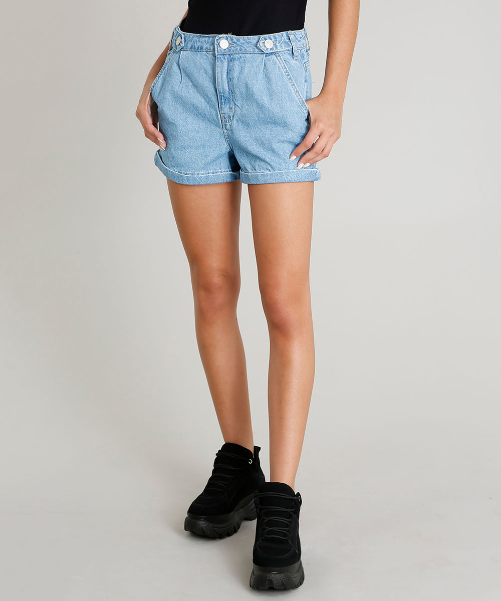 Short Jeans Feminino Mom com Martingale Azul Claro Menor preço em Short Jeans Feminino Mom com Martingale Azul Claro